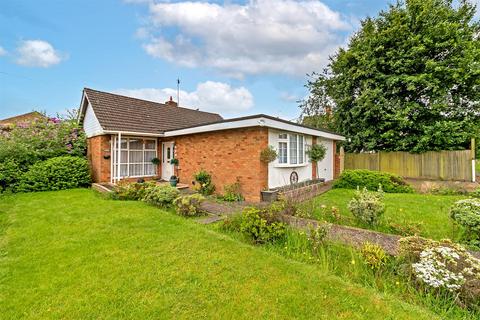 2 bedroom detached bungalow for sale, Swans Close, St. Albans