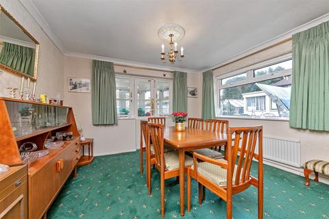 2 bedroom detached bungalow for sale, Swans Close, St. Albans