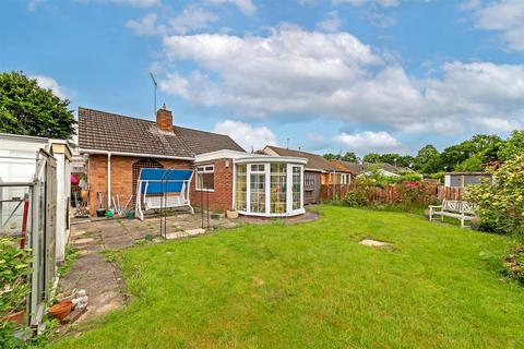 2 bedroom detached bungalow for sale, Swans Close, St. Albans