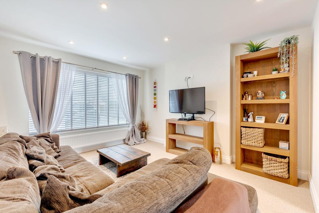 Barnard Road, Chelmsford 3 bed end of terrace house for sale £350,000