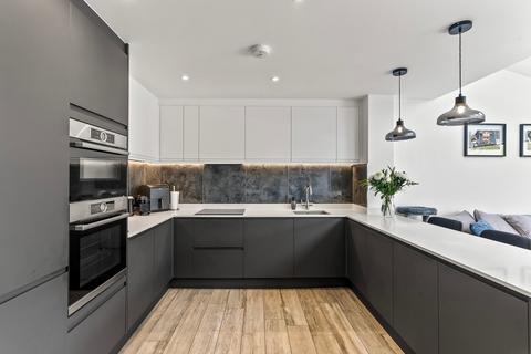 33 Gander Green Lane, Sutton, SM1 2EG