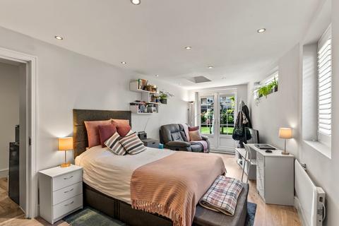 33 Gander Green Lane, Sutton, SM1 2EG