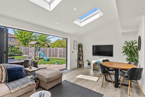 33 Gander Green Lane, Sutton, SM1 2EG