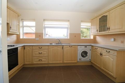 3 bedroom maisonette to rent, Bridge Street, Kenilworth