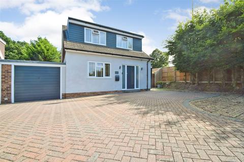 4 bedroom link detached house for sale, Lodge Grove, Hampshire GU46