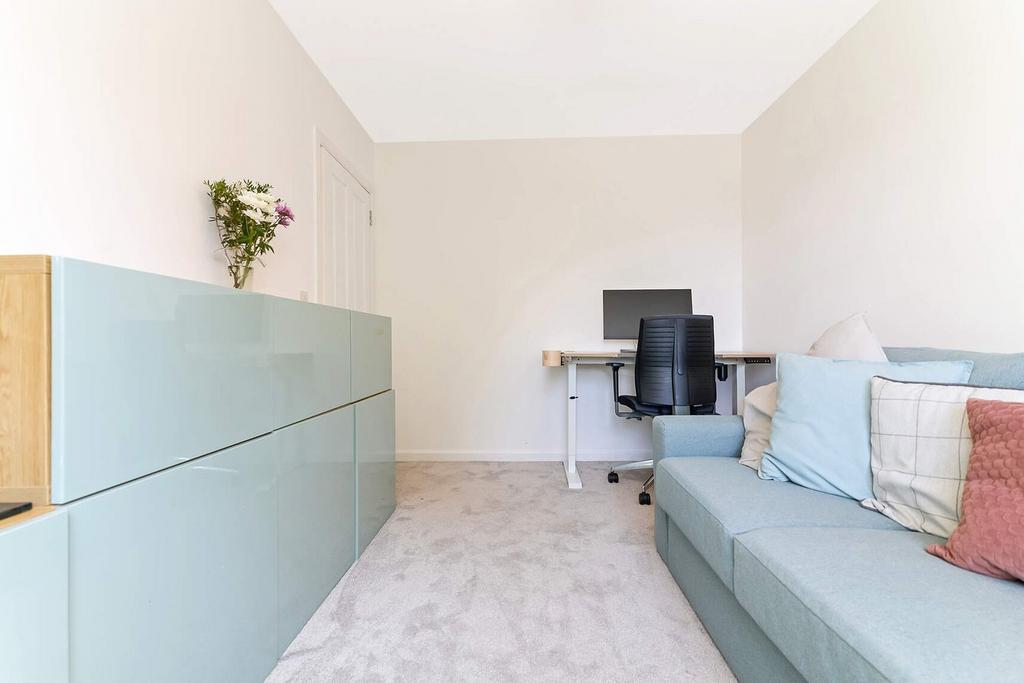 Bedroom/study