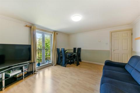 2 bedroom apartment for sale, Sandpiper Road, Cheam, Sutton