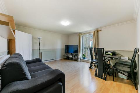 2 bedroom apartment for sale, Sandpiper Road, Cheam, Sutton