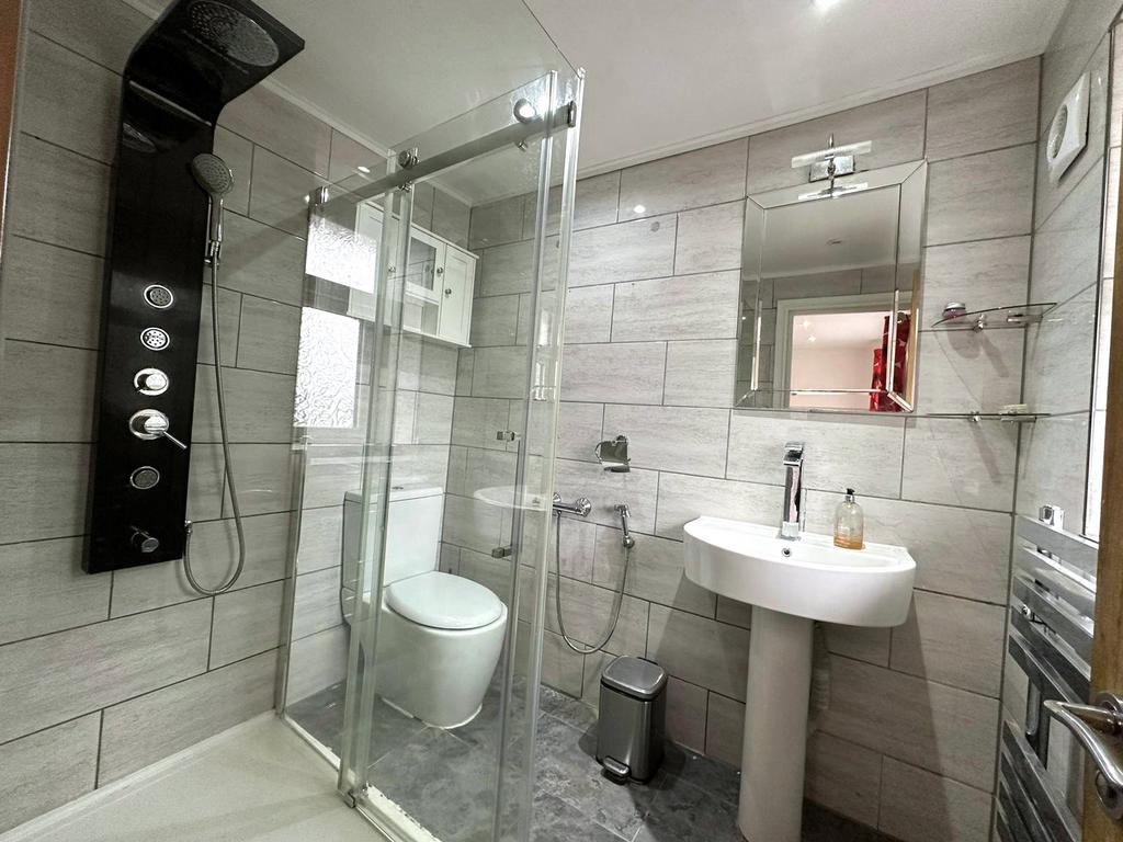 Ensuite Three