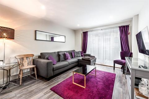 2 bedroom flat for sale, Chapel Court,  Romford