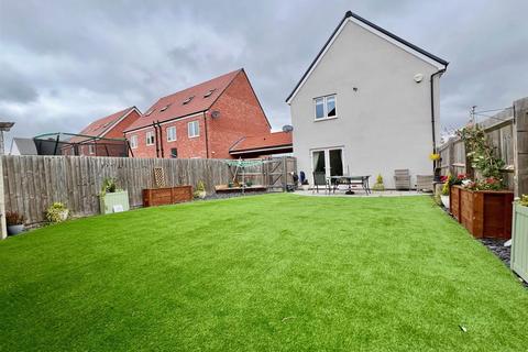 3 Boatyard Avenue, Burnham-on-crouch, CM0 8FR