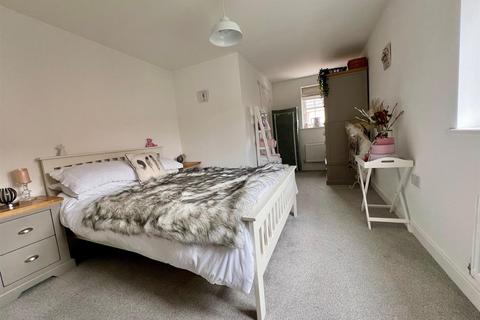 3 Boatyard Avenue, Burnham-on-crouch, CM0 8FR