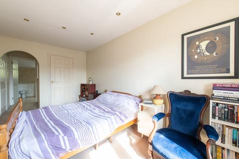 19 Henley Deane, Northfleet, Gravesend, DA11 8SU
