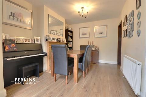 95 Hicks Avenue, Greenford, UB6 8HB