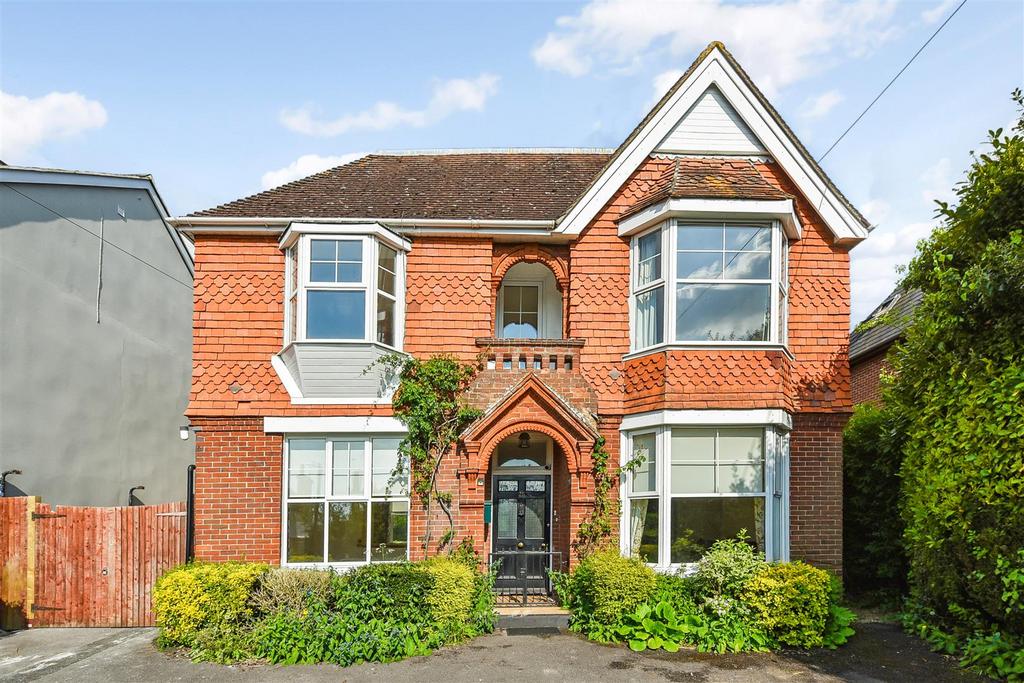 Winchester Road, Andover 4 bed detached house for sale £695,000