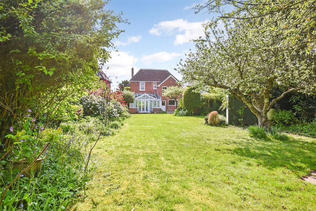 Winchester Road, Andover 4 bed detached house for sale £695,000