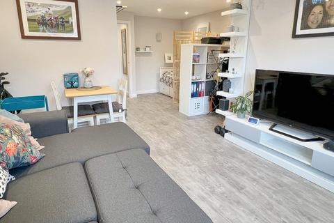4 Charing Close, Ringwood, BH24 1FA