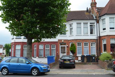 3 bedroom flat to rent, Fox Lane, Palmers Green