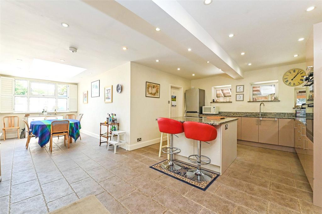 Kitchen/Dining
