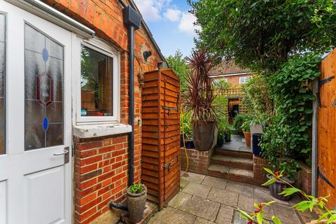 30 Lodge Road, Wallington, SM6 0UA
