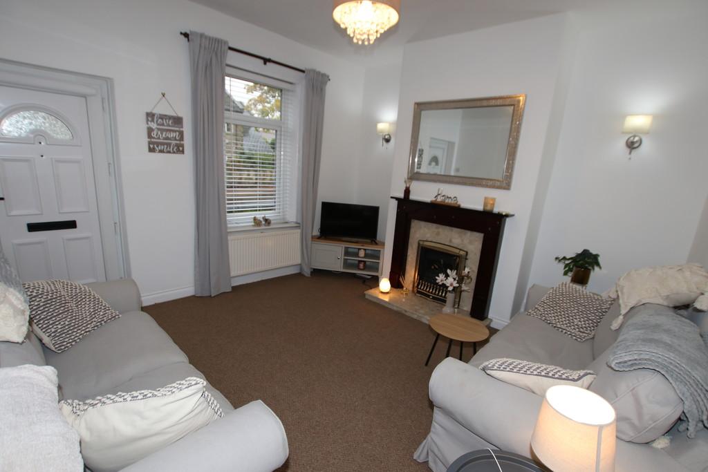 Ben Bank Road, Silkstone Common 2 bed terraced house to rent £795 pcm (£183 pw)