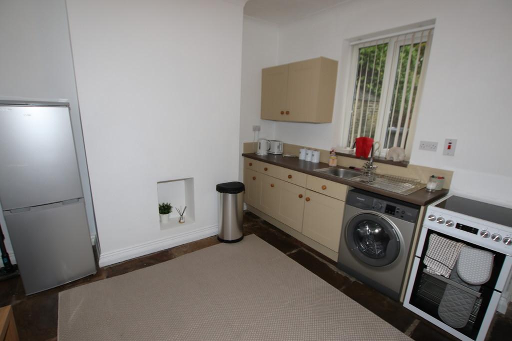Ben Bank Road, Silkstone Common 2 bed terraced house to rent £795 pcm