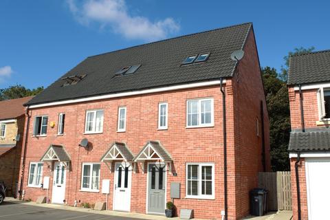 3 bedroom townhouse for sale, Woodland Glade, Selby YO8