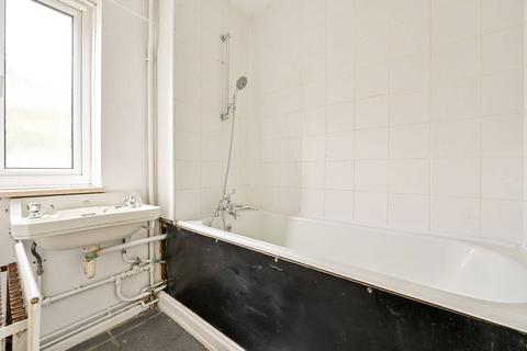 3 bedroom flat for sale, Woodfarrs, Denmark Hill, London, SE5