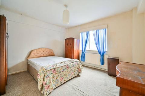 3 bedroom flat for sale, Woodfarrs, Denmark Hill, London, SE5