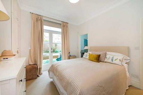 2 bedroom flat to rent, Castelnau Gardens, Barnes, London, SW13