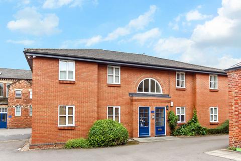 2 bedroom flat for sale, Irthlingborough Road, Wellingborough NN8