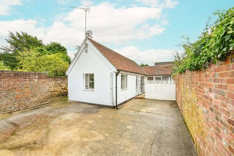 2 bedroom bungalow to rent, Portsmouth Road, GU8, Milford, Godalming, GU8