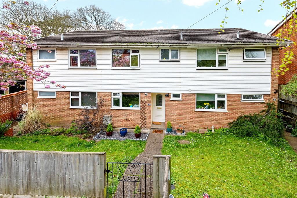 Saxon Way, Reigate, Surrey, RH2 2 bed terraced house to rent £1,850