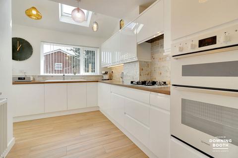2 Yew Tree Avenue, Lichfield, WS14 9UA