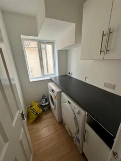 Studio to rent, Elm Grove, Cricklewood