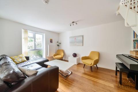 16 Foundry Close, London, SE16 6NS