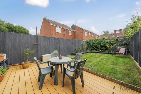 16 Foundry Close, London, SE16 6NS