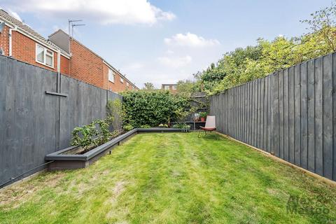 16 Foundry Close, London, SE16 6NS