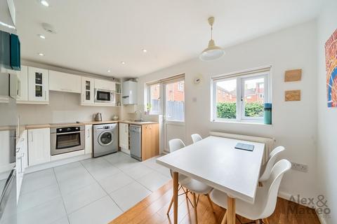 16 Foundry Close, London, SE16 6NS
