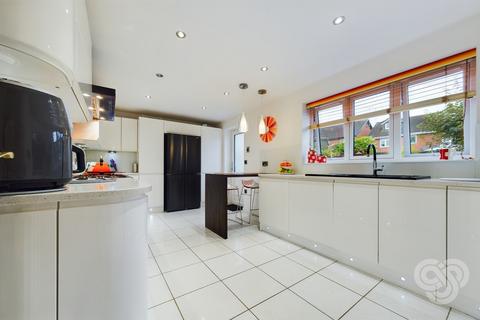 5 bedroom detached house for sale, Demontfort Way, Uttoxeter