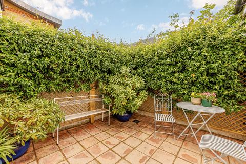 11 Bradmore Park Road, London, W6 0DT