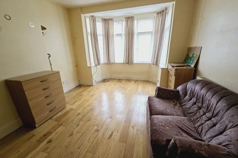 House share to rent, Cairnfield Avenue, Neasden