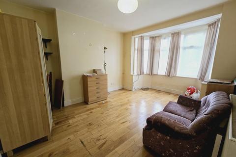 House share to rent, Cairnfield Avenue, Neasden