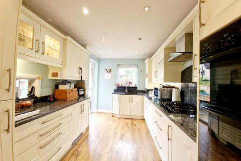 3 bedroom detached house for sale, Swifts Hill View, Stroud