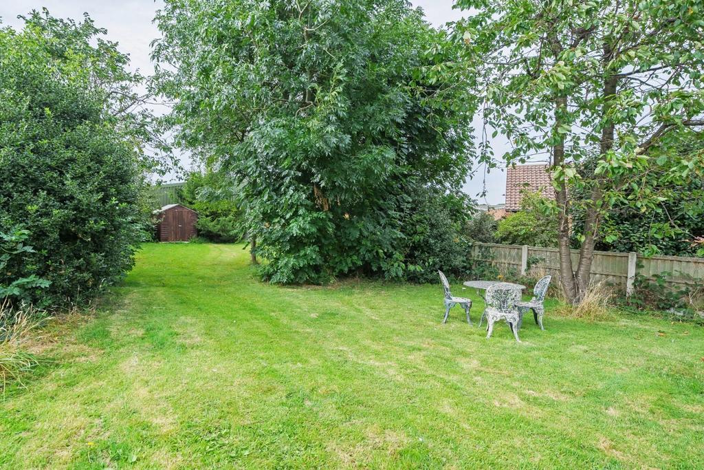 REAR GARDEN.jpg