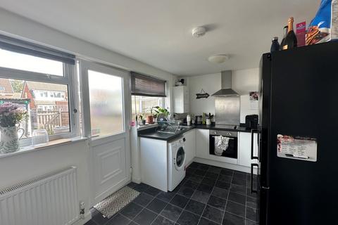 3 bedroom mews to rent, Olwen Crescent, Reddish