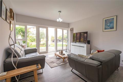 20 Blackthorn Grange, Thame, OX9 3GG
