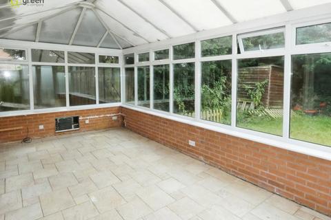3 Moat Drive, Drayton Bassett, Tamworth, B78 3UG