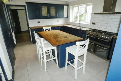 3 Moat Drive, Drayton Bassett, Tamworth, B78 3UG
