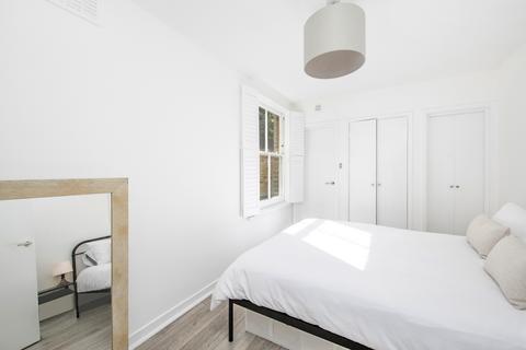 1 bedroom flat for sale, Disraeli Road, London